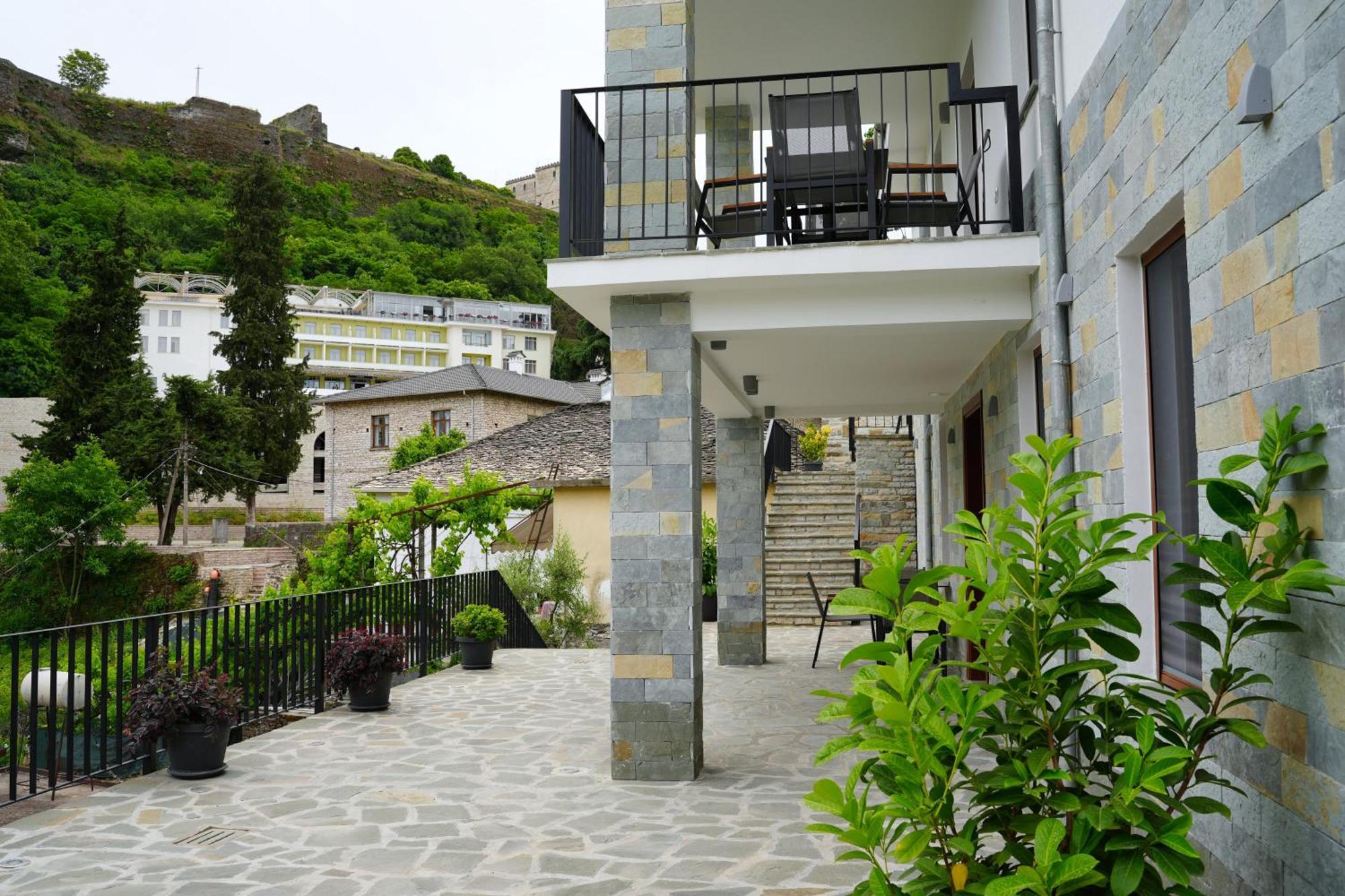 Castlefront Villa Gjirokastër Exteriör bild