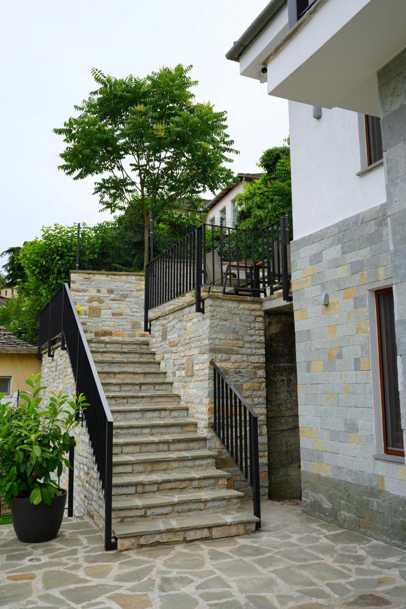 Castlefront Villa Gjirokastër Exteriör bild